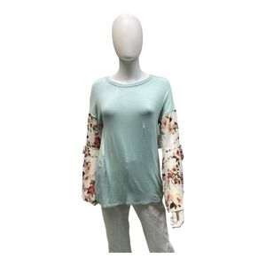 Veveret Top w/sheer floral sleeves
